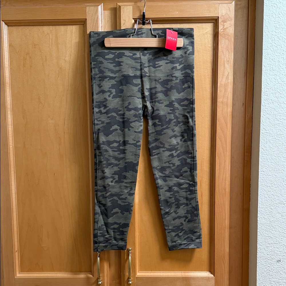 Spanx Camo Capris Leggings - Green Camo